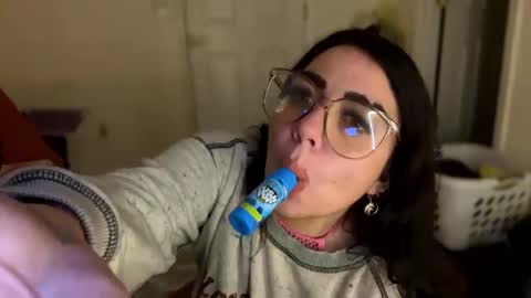 Snapshot of aprilanna chatting on December 16, 11:39 pm AnnaApril420 online show from December 16, 11:39 pm