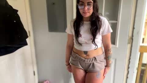 Snapshot of aprilanna chatting on December 17, 5:58 pm AnnaApril420 online show from December 17, 5:58 pm