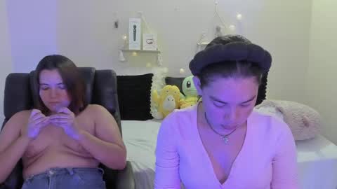 Snapshot of aprildubois_ chatting on May 27, 7:55 pm April online show from May 27, 7:55 pm