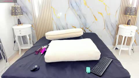 aprillross online show from April 11, 12:31 pm