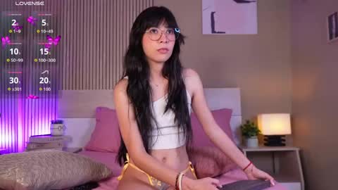 aprilqueenie online show from April 18, 7:51 pm