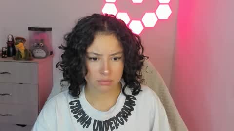 aqua emilly online show from November 5, 11:05 pm