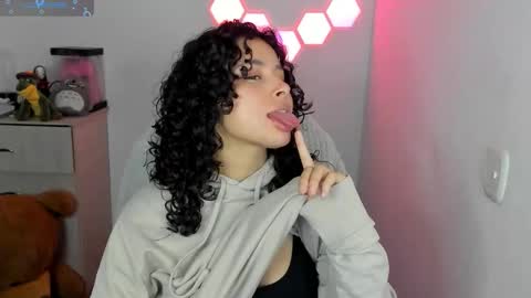 aqua emilly online show from January 9, 10:22 pm