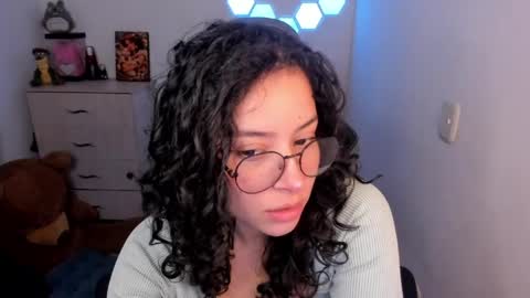 Snapshot of aqua_emilly chatting on May 6, 11:32 pm aqua emilly online show from May 6, 11:32 pm