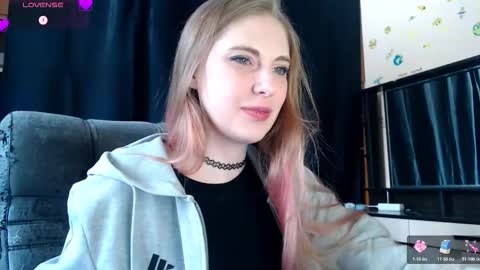 Snapshot of aqualen chatting on March 18, 9:45 am aqualen online show from March 18, 9:45 am