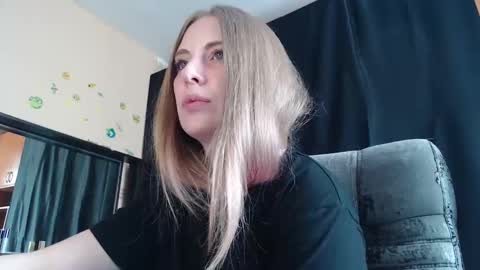 Snapshot of aqualen chatting on April 27, 11:52 am aqualen online show from April 27, 11:52 am