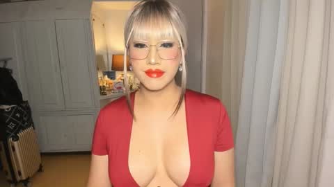 Snapshot of aqueenofcumxx chatting on November 23, 8:25 am Alicia online show from November 23, 8:25 am