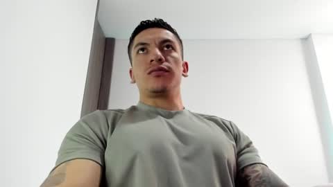 Snapshot of aquiles_51 chatting on July 7, 5:50 pm Jonathan online show from July 7, 5:50 pm