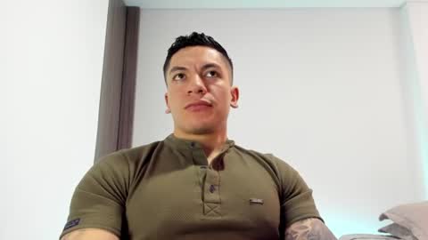 Snapshot of aquiles_51 chatting on July 24, 7:23 pm Jonathan online show from July 24, 7:23 pm