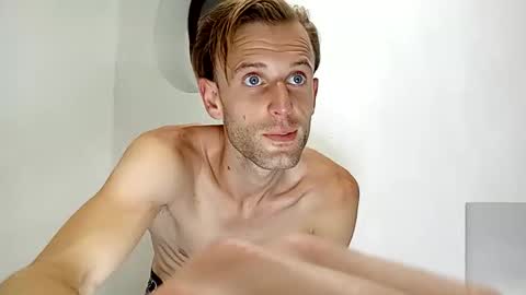 Snapshot of aquilesmade chatting on November 5, 1:05 am Aquilesmade online show from November 5, 1:05 am