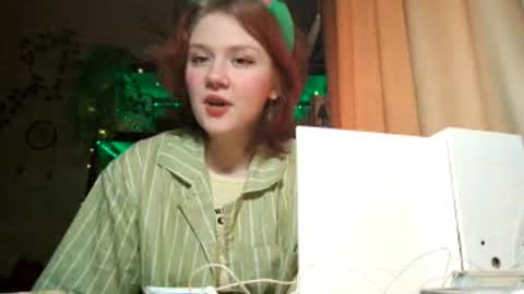 Snapshot of aracelisisofo chatting on July 14, 10:21 am Sarah online show from July 14, 10:21 am