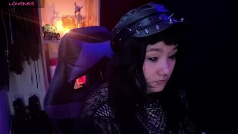 Snapshot of aradia66 chatting on May 18, 3:35 am Carolain online show from May 18, 3:35 am