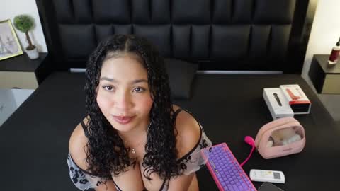   online show from December 4, 8:29 pm