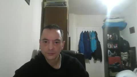 Snapshot of aragorn1986 chatting on April 13, 3:23 am aragorn1986 online show from April 13, 3:23 am
