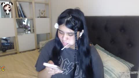 Aralyn  online show from December 1, 12:10 pm