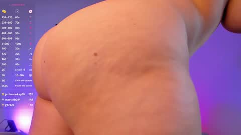 Snapshot of aramjones chatting on March 12, 10:16 am Aram 3 online show from March 12, 10:16 am