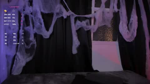 Snapshot of aramjones chatting on October 30, 7:36 pm Aram 3 online show from October 30, 7:36 pm