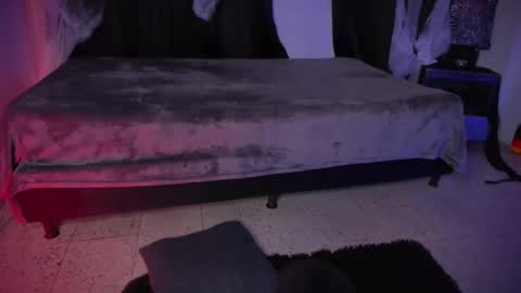 Snapshot of aramjones chatting on November 5, 7:36 pm Aram 3 online show from November 5, 7:36 pm