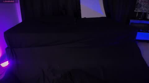 Snapshot of aramjones chatting on November 15, 7:54 pm Aram 3 online show from November 15, 7:54 pm