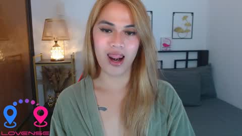 Snapshot of arcicola2727 chatting on December 6, 11:00 am Arci online show from December 6, 11:00 am