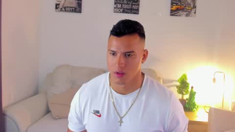 Snapshot of areslevi chatting on December 17, 6:36 pm ares levi online show from December 17, 6:36 pm