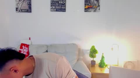 Snapshot of areslevi chatting on December 21, 12:45 pm ares levi online show from December 21, 12:45 pm