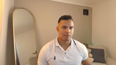 Snapshot of areslevi chatting on February 6, 7:17 pm ares levi online show from February 6, 7:17 pm