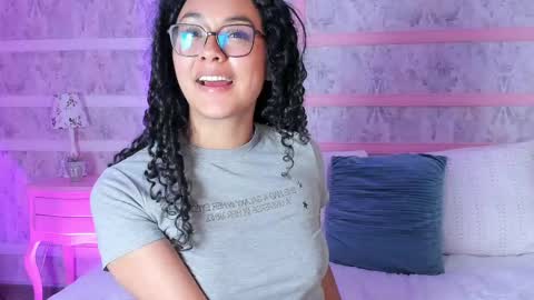 Snapshot of arhii_khay chatting on May 11, 4:04 pm Ari online show from May 11, 4:04 pm