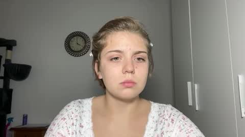 Snapshot of ari_crystal chatting on February 8, 1:58 pm ari_crystal online show from February 8, 1:58 pm