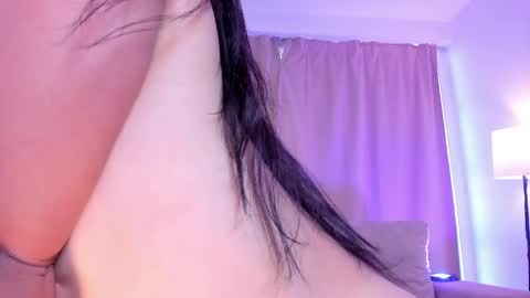 Snapshot of ari_es chatting on April 18, 7:58 pm Ari online show from April 18, 7:58 pm