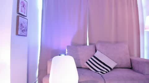 Snapshot of ari_es chatting on May 1, 2:54 pm Ari online show from May 1, 2:54 pm