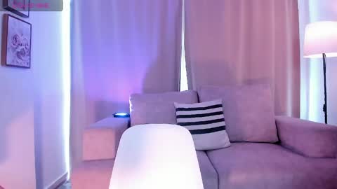 Snapshot of ari_es chatting on May 5, 2:25 pm Ari online show from May 5, 2:25 pm