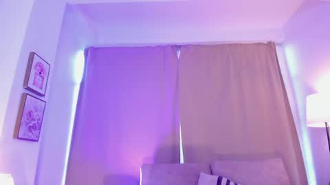 Snapshot of ari_es chatting on May 11, 2:34 pm Ari online show from May 11, 2:34 pm
