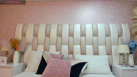 Snapshot of ari_lynn_ chatting on November 18, 3:34 am ari_lynn_ online show from November 18, 3:34 am