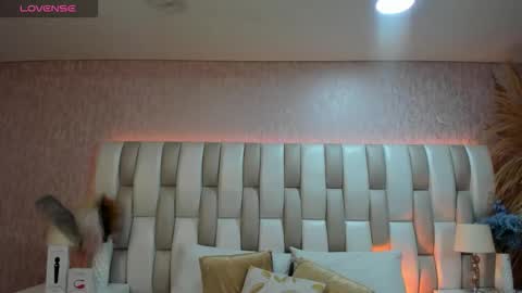 Snapshot of ari_lynn_ chatting on December 1, 3:11 am ari_lynn_ online show from December 1, 3:11 am