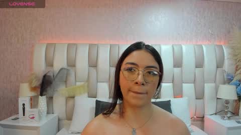 ari_lynn_ online show from January 7, 3:09 am