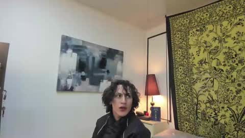 aria y orien  online show from December 5, 10:57 am