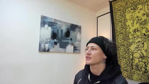 aria y orien  online show from December 17, 11:05 am