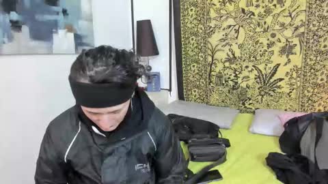 aria y orien  online show from December 18, 11:05 am