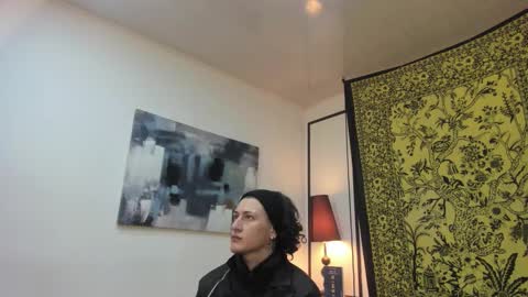 aria y orien  online show from December 23, 11:08 am