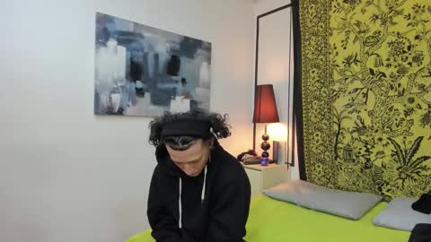 aria y orien  online show from January 7, 11:01 am