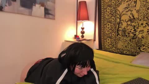 aria y orien  online show from January 10, 1:46 pm