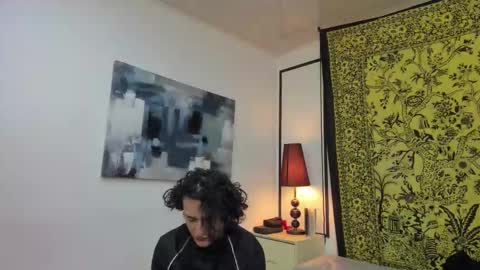 aria y orien  online show from January 11, 11:04 am