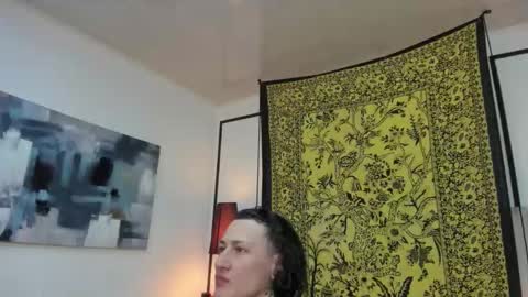 aria y orien  online show from January 13, 11:04 am