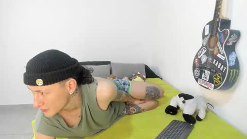 aria y orien  online show from January 15, 11:37 am