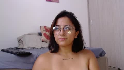 Snapshot of aria_bronw chatting on June 3, 2:33 pm AriaBronw online show from June 3, 2:33 pm