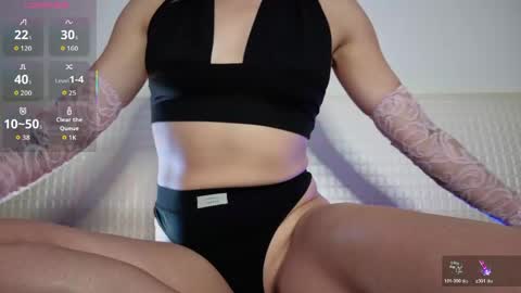 Snapshot of aria_desire chatting on June 6, 10:14 pm Aria Desire online show from June 6, 10:14 pm
