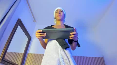 Aria Millers  online show from December 17, 12:00 pm