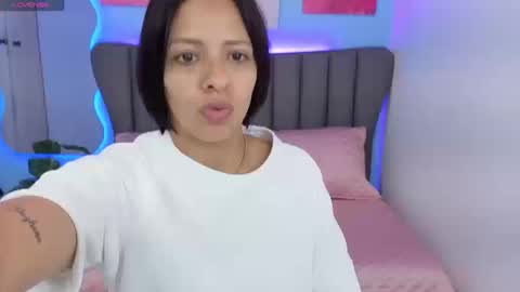 Snapshot of aria_russo chatting on November 14, 3:11 pm Aria online show from November 14, 3:11 pm