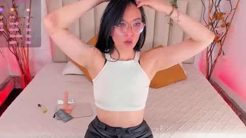 aria_velle online show from October 2, 1:51 pm